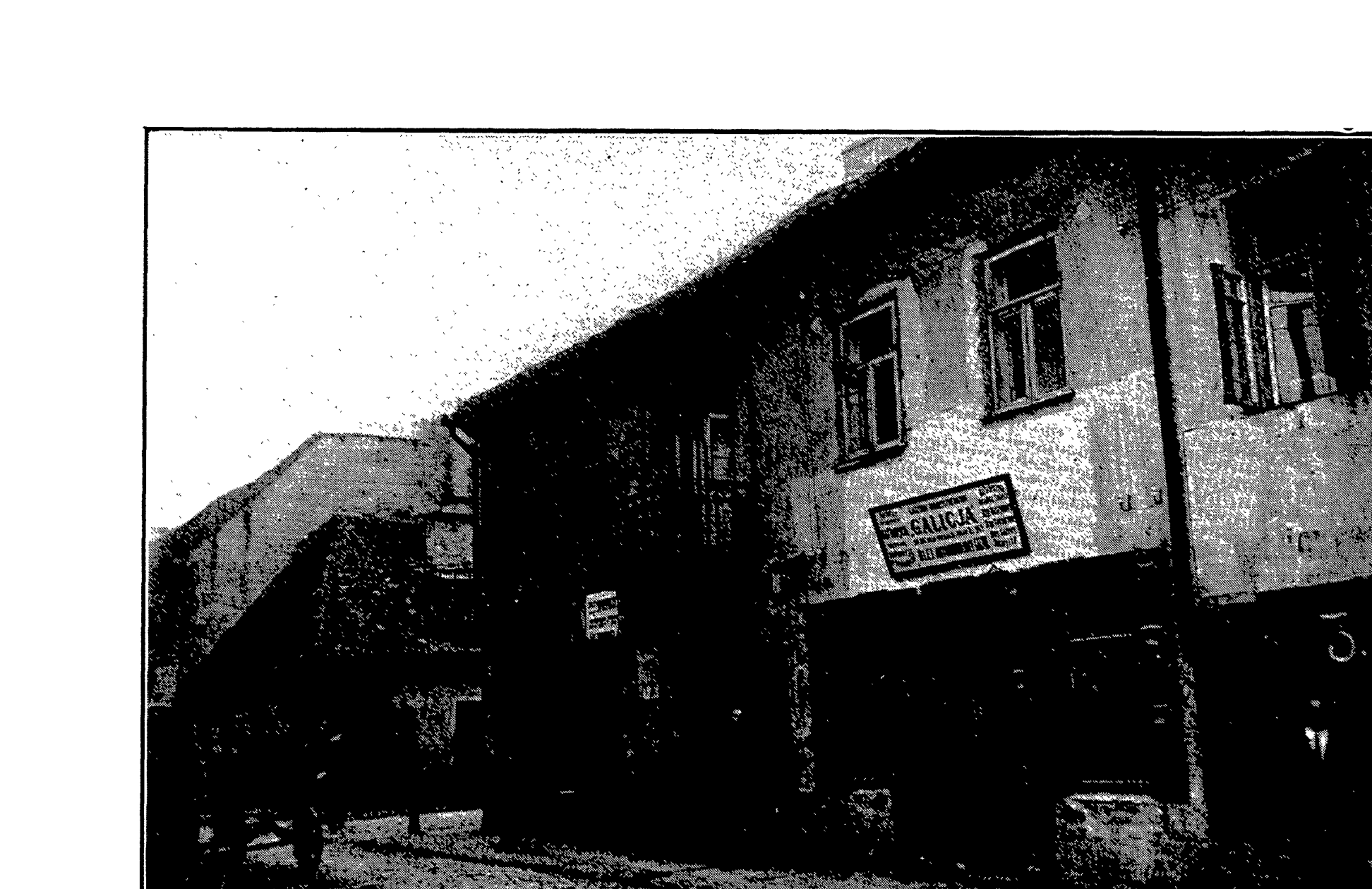 Shabes Zhirmunski's court from outside, photographed in 1926